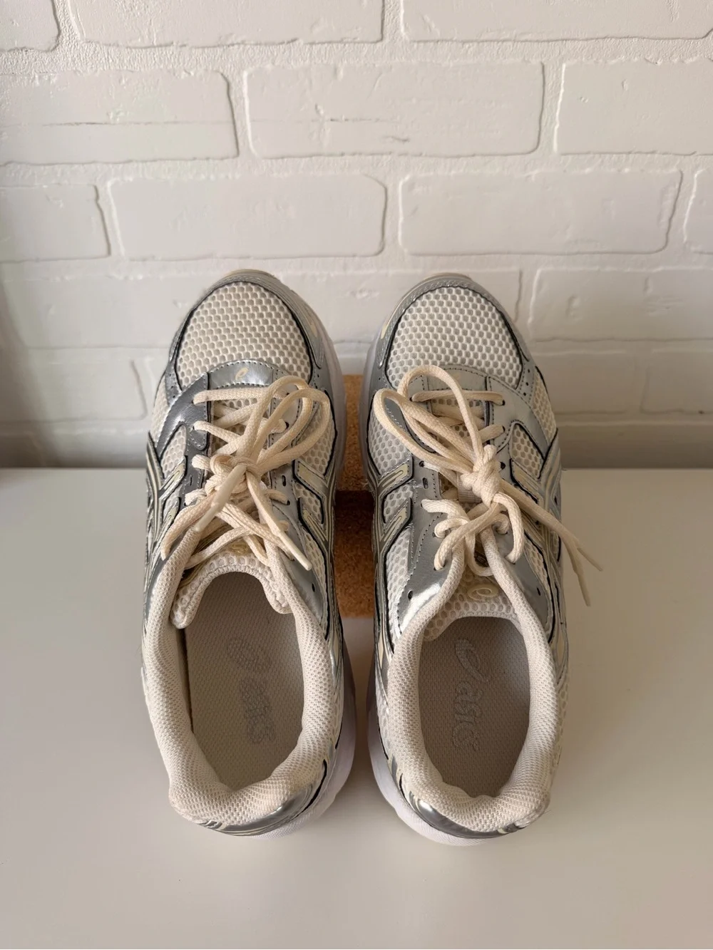 Asics 1130 Cream and Silver Athletic Sneakers, 8.5W, 40